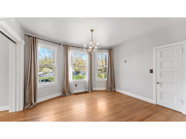 111 N MONROE St, Portland, OR 97227