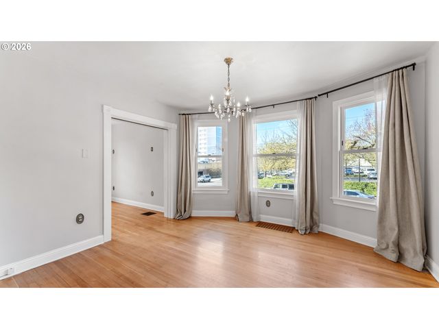 111 N MONROE St, Portland, OR 97227