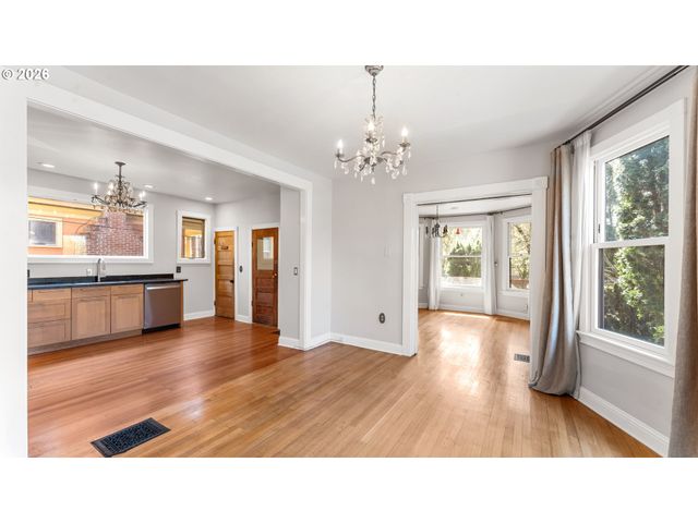 111 N MONROE St, Portland, OR 97227