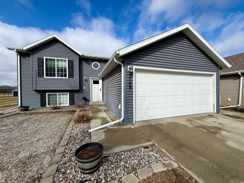 3109 30th Street S, Moorhead, MN 56560