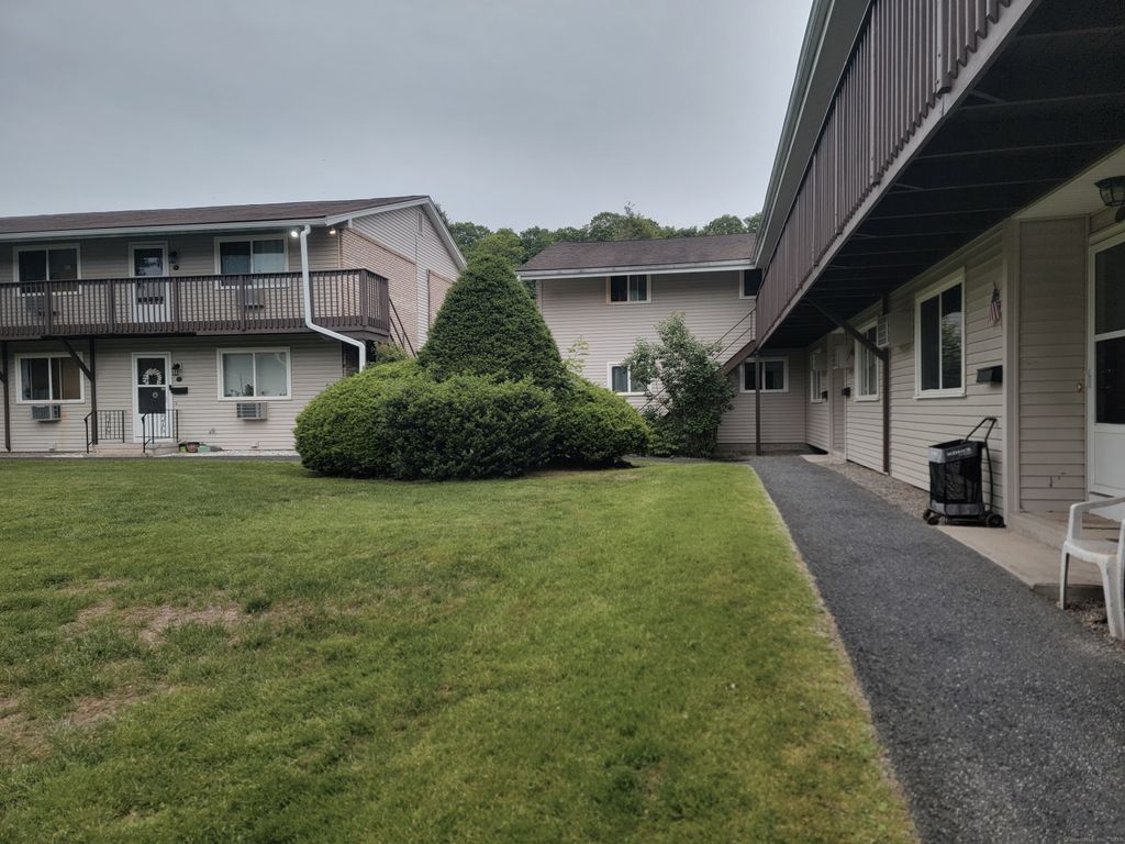 4 Bostwick Arms 4, New Milford, CT 06776