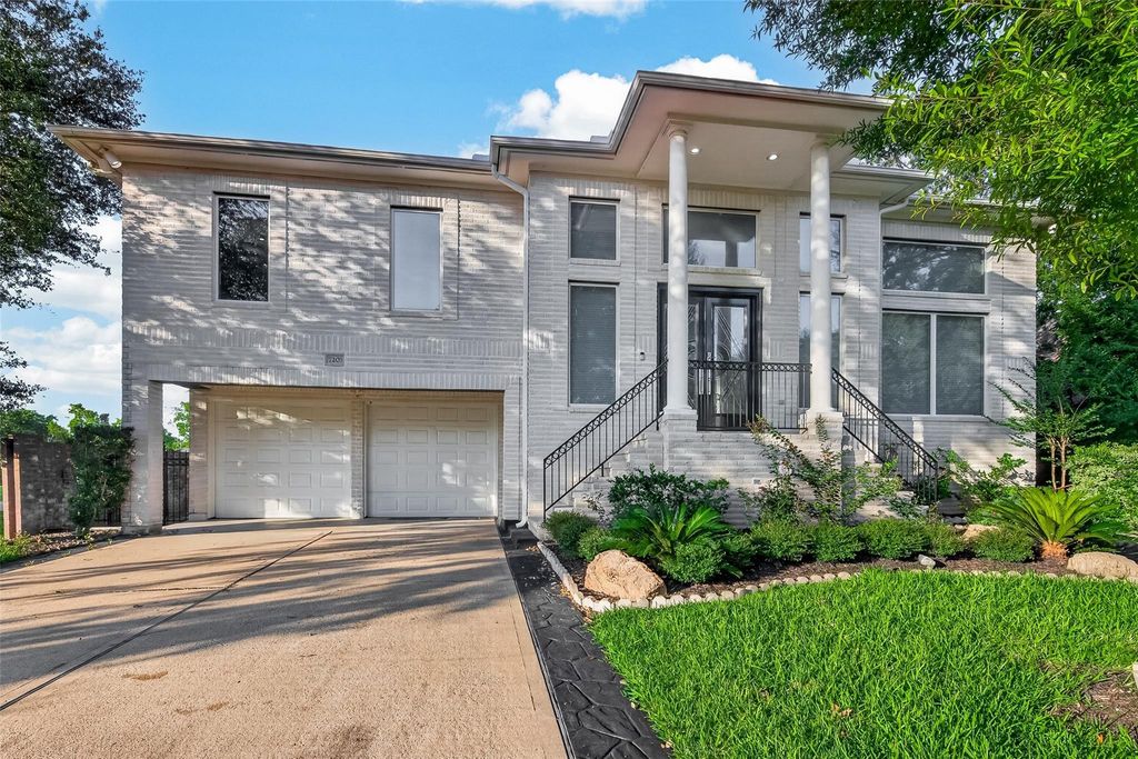 7203 Timberlake Dr, Sugar Land, TX 77479