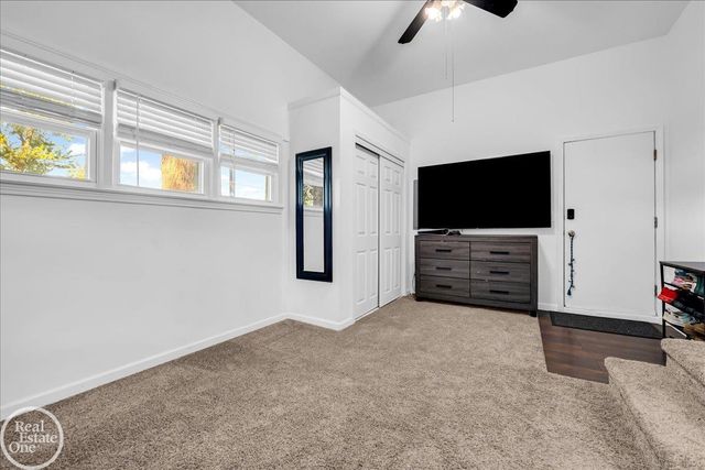 49741 Jefferson Avenue, Chesterfield, MI 48047
