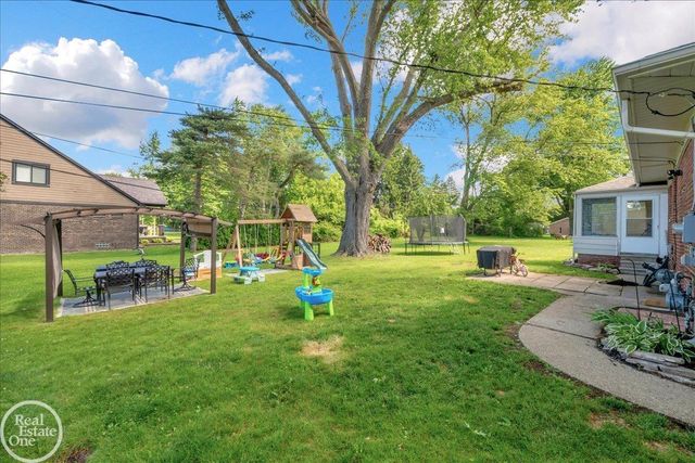49741 Jefferson Avenue, Chesterfield, MI 48047