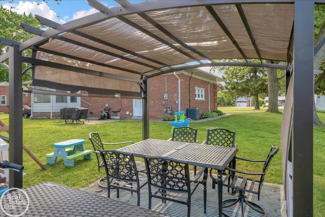 49741 Jefferson Avenue, Chesterfield, MI 48047