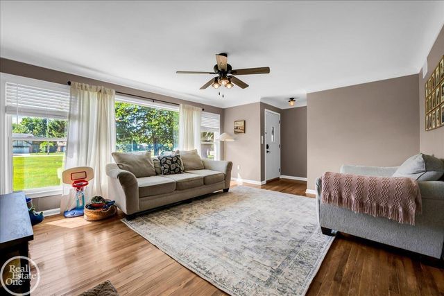49741 Jefferson Avenue, Chesterfield, MI 48047