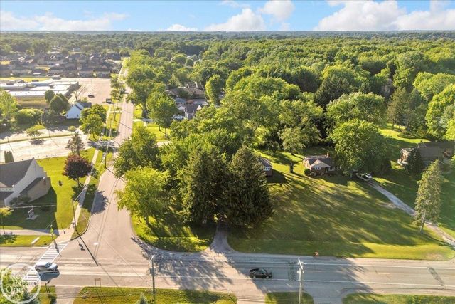 49741 Jefferson Avenue, Chesterfield, MI 48047