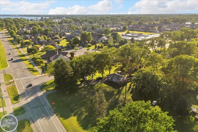 49741 Jefferson Avenue, Chesterfield, MI 48047