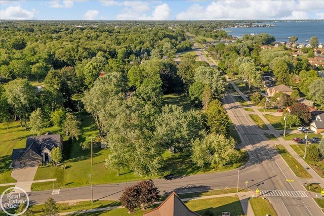 49741 Jefferson Avenue, Chesterfield, MI 48047