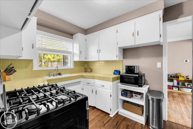 49741 Jefferson Avenue, Chesterfield, MI 48047