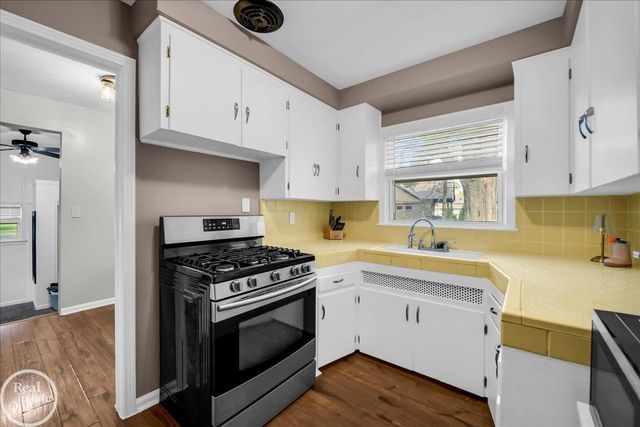 49741 Jefferson Avenue, Chesterfield, MI 48047