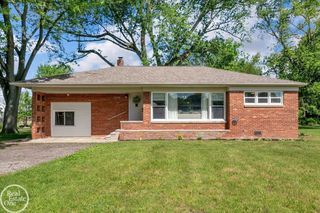 49741 Jefferson Avenue, Chesterfield, MI 48047
