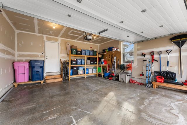 215 Misty Ln Lane, Colona, IL 61241