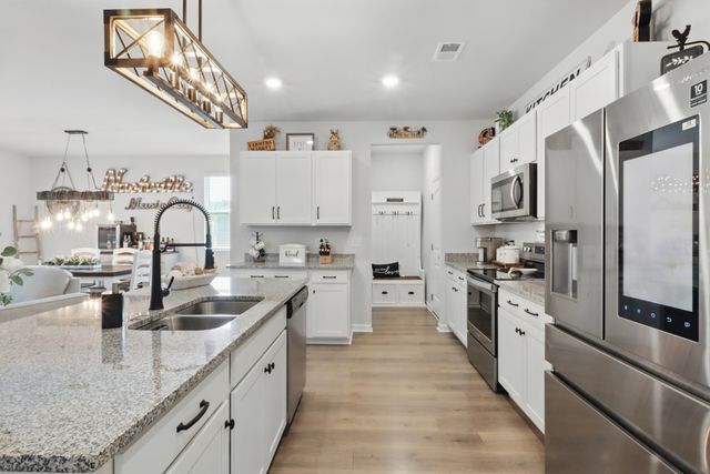 7005 Belmont Dr, Spring Hill, TN 37174