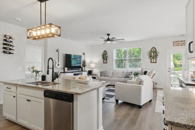 7005 Belmont Dr, Spring Hill, TN 37174