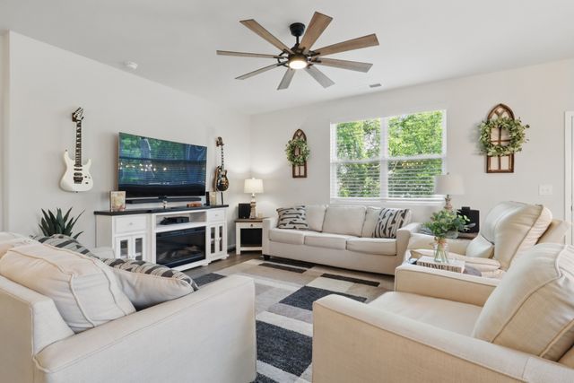 7005 Belmont Dr, Spring Hill, TN 37174