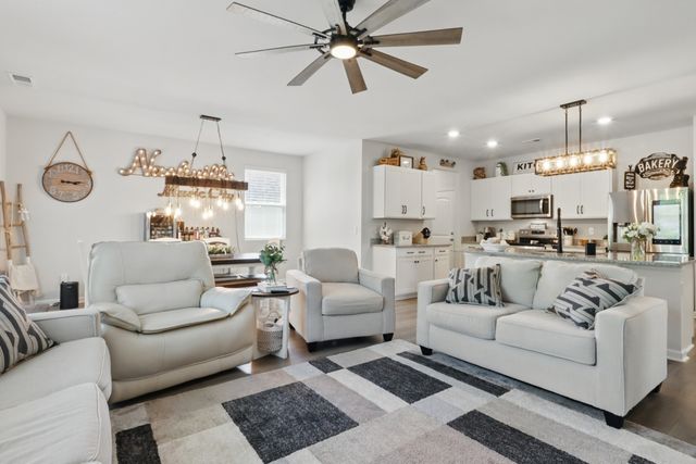 7005 Belmont Dr, Spring Hill, TN 37174