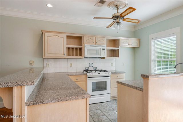 21 Nelson Drive, Holly Springs, MS 38635