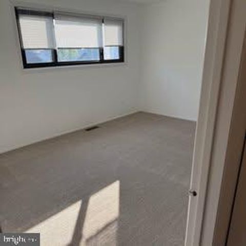 49 DOVER DR, Lindenwold, NJ 08021