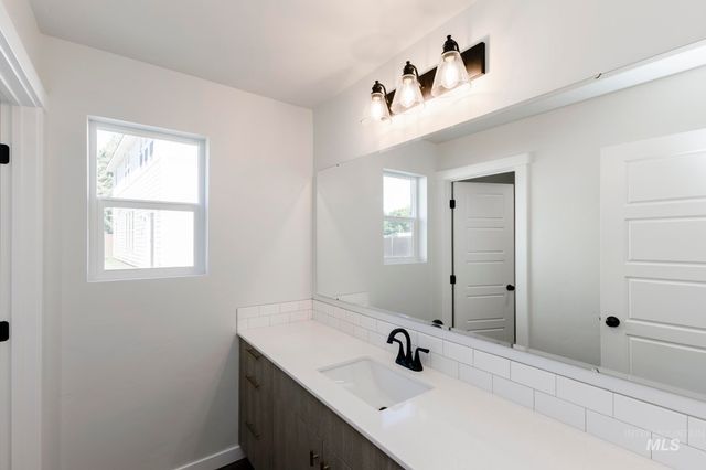 5271 W Yarnell St, Eagle, ID 83616