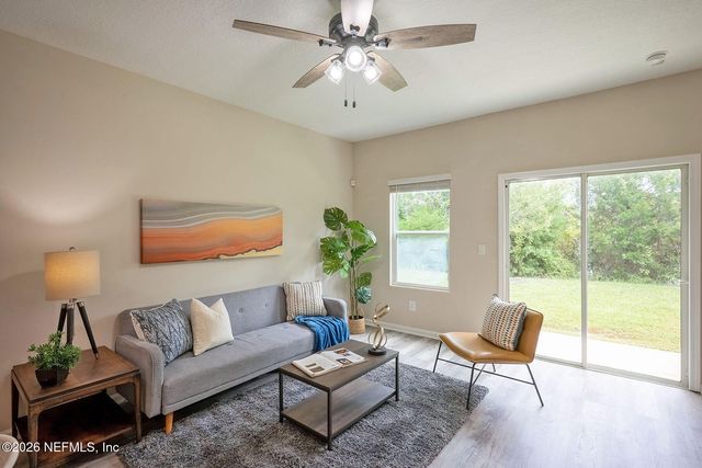 883 CAPITOL Parkway, Jacksonville, FL 32218