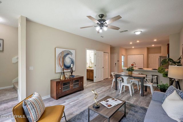 883 CAPITOL Parkway, Jacksonville, FL 32218