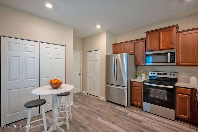 883 CAPITOL Parkway, Jacksonville, FL 32218