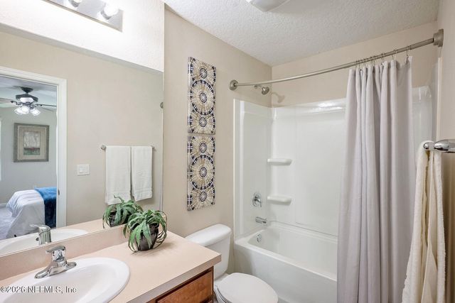 883 CAPITOL Parkway, Jacksonville, FL 32218