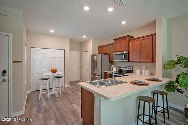 883 CAPITOL Parkway, Jacksonville, FL 32218