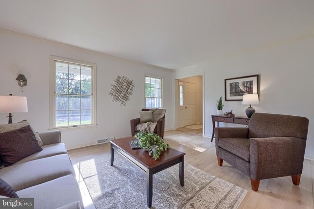 1 BROOKWOOD DR, Lititz, PA 17543