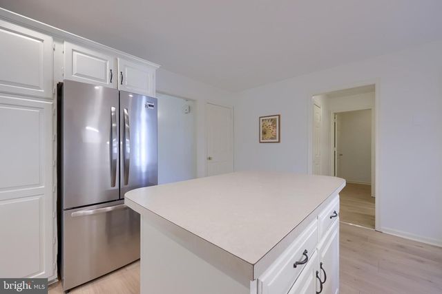 1 BROOKWOOD DR, Lititz, PA 17543