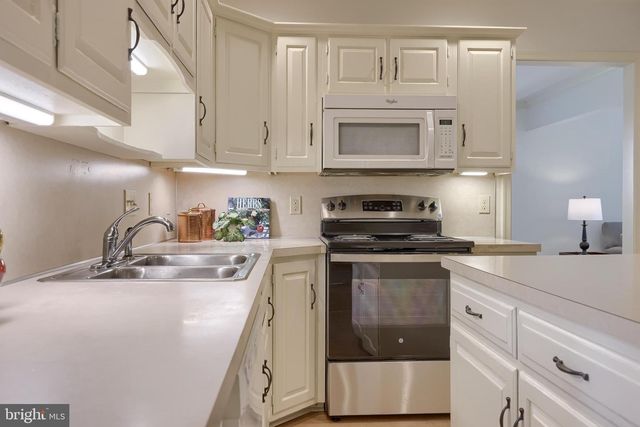 1 BROOKWOOD DR, Lititz, PA 17543