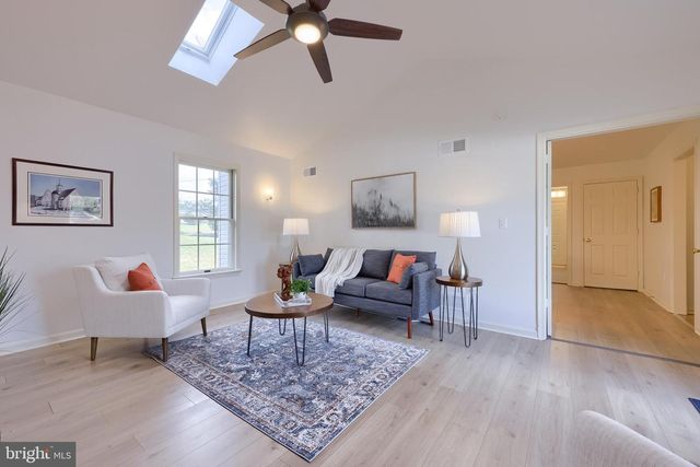 1 BROOKWOOD DR, Lititz, PA 17543