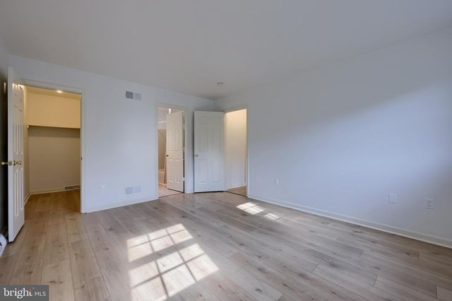 1 BROOKWOOD DR, Lititz, PA 17543