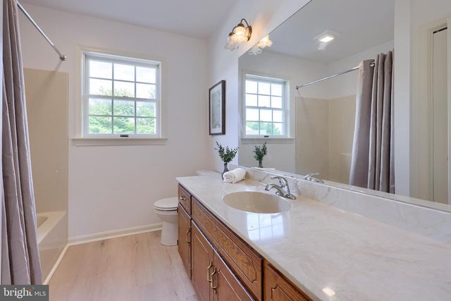 1 BROOKWOOD DR, Lititz, PA 17543