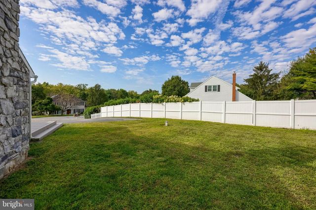 1 BROOKWOOD DR, Lititz, PA 17543