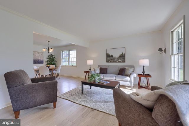 1 BROOKWOOD DR, Lititz, PA 17543