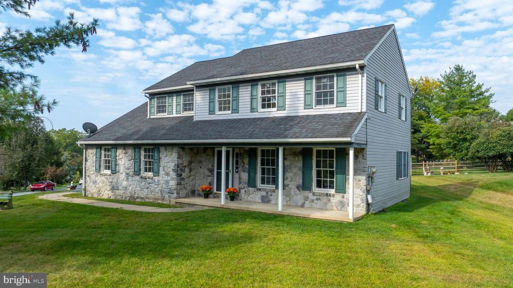 1 BROOKWOOD DR, Lititz, PA 17543