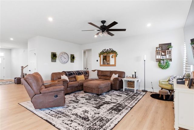 2016 Creswell Drive, Beavercreek, OH 45434