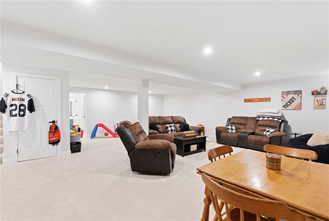 2016 Creswell Drive, Beavercreek, OH 45434