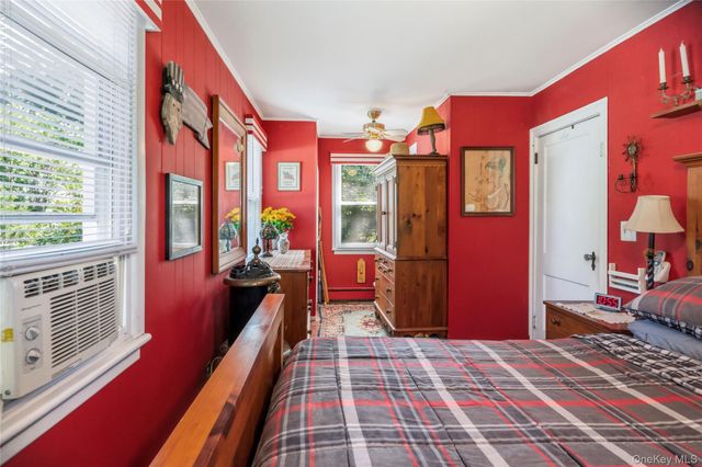 34 Melville Road, Huntington Station, NY 11746