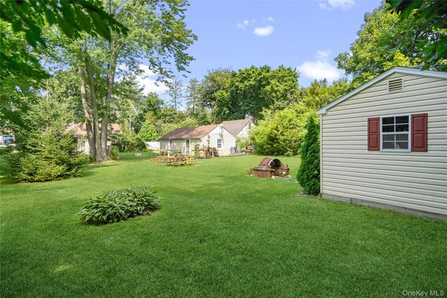 34 Melville Road, Huntington Station, NY 11746