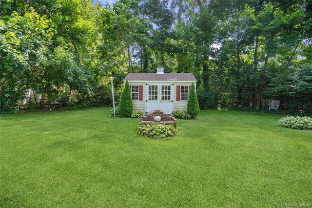 34 Melville Road, Huntington Station, NY 11746