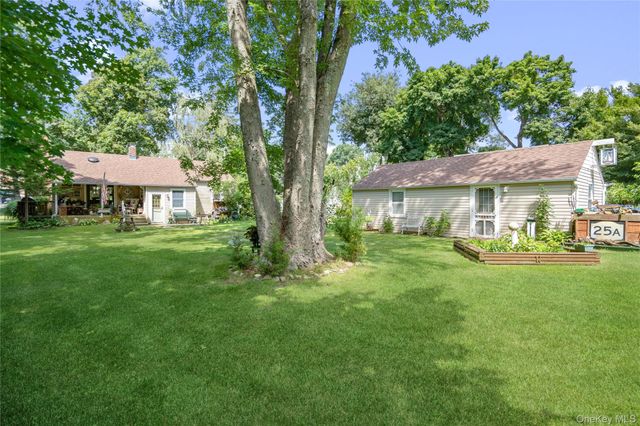 34 Melville Road, Huntington Station, NY 11746
