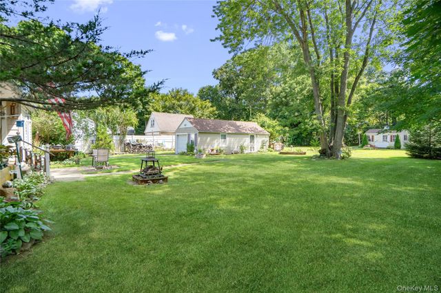 34 Melville Road, Huntington Station, NY 11746