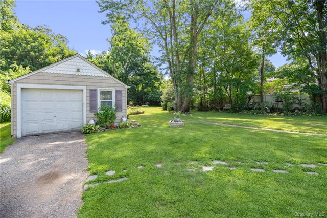 34 Melville Road, Huntington Station, NY 11746