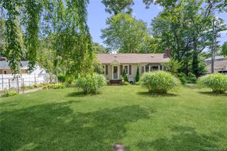 34 Melville Road, Huntington Station, NY 11746