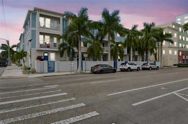 262 8TH STREET N, St Petersburg, FL 33701