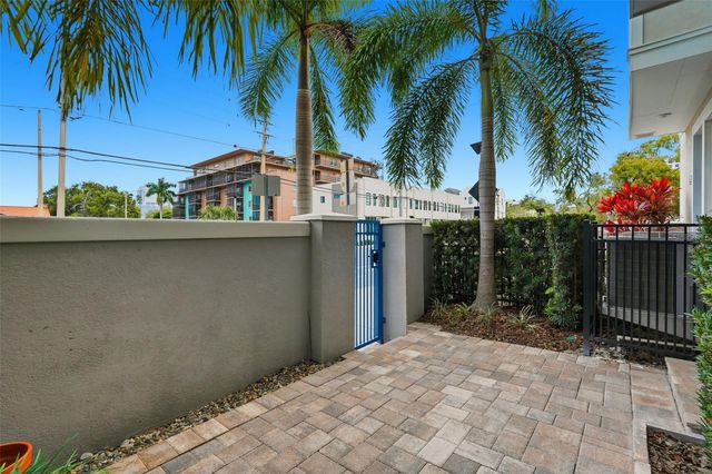 262 8TH STREET N, St Petersburg, FL 33701