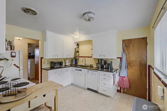 4903 3rd Avenue NW, Seattle, WA 98107